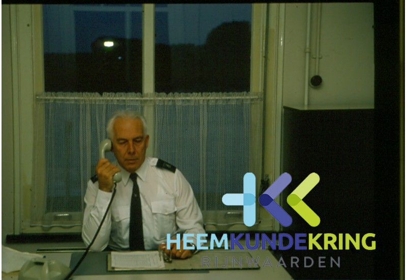 Piet Zwemstra Op douanekantoor Tolkamer F00000239